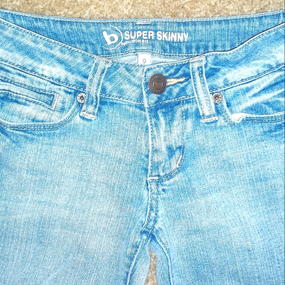 Super cute SUPER SKINNY jeans by BULLHEAD b size 0 stretch